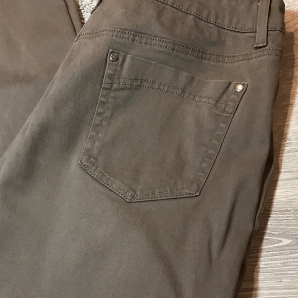 Bandolino~Amy Style Pants~🤎 - Picture 2 of 9